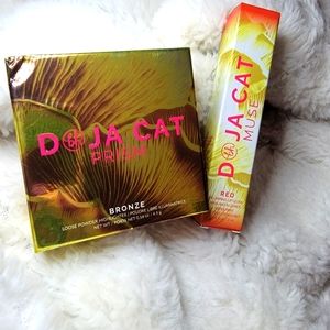 ⏬️CLEARANCE LIMITED EDITION💥BH Cosmetics Doja Cat Highlighter & Lip Gloss!